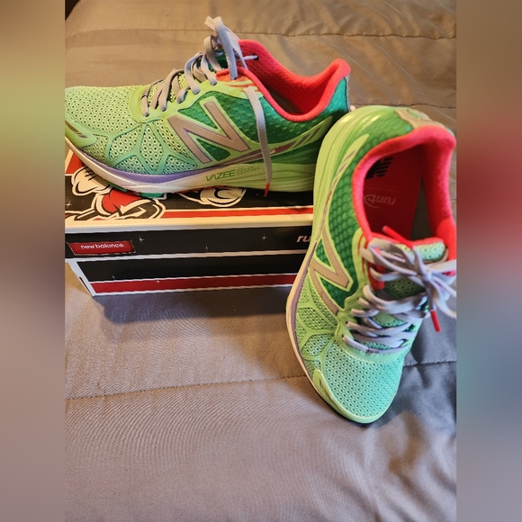 Disney New Balance Special Edition - Picture 2 of 11